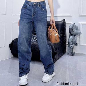 Damenjeans Nanyou Xiaoxiang 24SS Neuer Hosensaum Personalisiertes Doppel-C-gesticktes lockeres Leder mit hoher Taille Markenjeans für Damen V6WZ