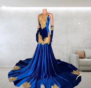 Niebieskie koronkowe królewskie aplikacje Sukienki na studniowe sukienki na studia Sheer szyi wieczorowe sukienki z rękawiczkami Czarne dziewczyny syrena formalna sukienka imprezowa