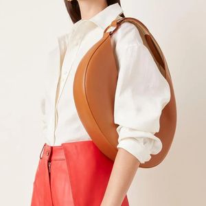 Half Moon Designer väskor lyxväskor för kvinnor handväskor den högkvalitativa personlighetsmode axelväska 240306