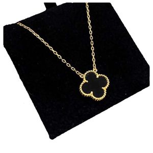 2023 Van Clover Necklace Fashion Flowers Four-leaf Clover Cleef Womens Designer Necklaces Jewelry3g99