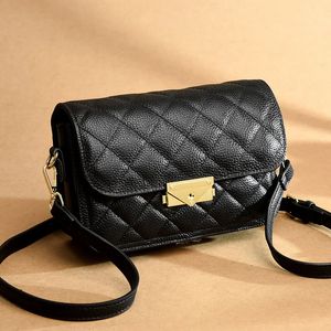 100 Orijinal Deri Crossbody Çanta Kadınlar Omuz Çantaları 2023 Lüks Tasarımcı Çanta Kadın Düz Renk Eşleme Tote Sac 240301