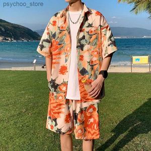 Erkek Trailsits Hawaiian Suit 2 Parçalı Erkek Set Renkli Graffiti Baskı Yaz Gündelik İnce İpek Büyük Boyutlu Erkek Spor Giyim Q240314
