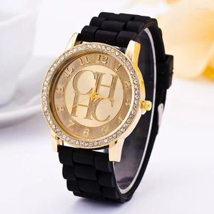 Armbanduhren Top Mode Berühmte Gold Casual Quarzuhr Frauen Sport Silikon Armband Uhren Für Männer Uhr Relogio feminino