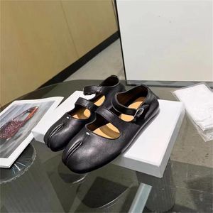 Casual Shoes Tabi Low Heel Slip On Unique Design Women Saltos Alto Femininos Concise Comfort Texture Glossy