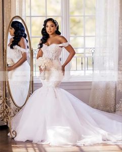 Afrikanische elegante Spitze Meerjungfrau Brautkleider für die Braut 2024 Schulterfrei Schnürverschluss Sweep Zug Perlen Brautkleider Meistverkauft
