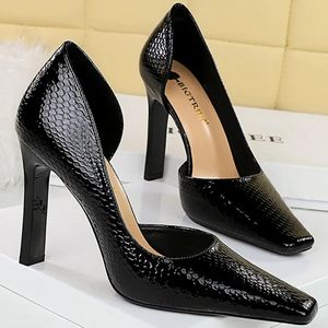 Kobiety 11 cm wysokie obcasy Pumpy Pumps Toe Zielone różowe Lady Serpentyn Patent Skórzane ślubne wieczorne buty na imprezę 240301