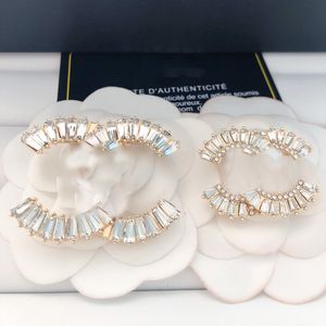Broche de cristal feminino ouro c marca luxos desinger broche feminino de volta com carta broches terno pino moda jóias roupas decoração acessórios de alta qualidade