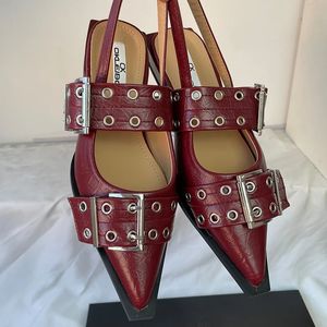 Luxury Flats Buty dla kobiet moda żeńska bubbacka spiczaste palce u stóp kobiety z butami poślizgnąć się na obuwie wielki rozmiar 240312