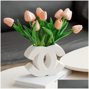 Vases Luxury Ceramic Vase Designer Classic Logo Shape White Ins Style High-End Floral Cream Nordic Dining Table Decoration Home Entran Otj6V