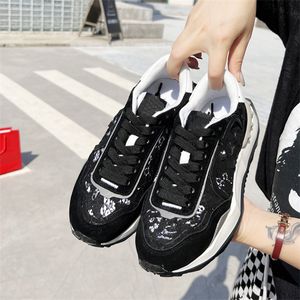 Top quality Designer V Running Shoes Luxury Vlogo Skate Sneakers Valentine Woman Trainers Man Lace-Up Shoe 3434