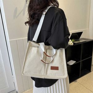 Tygväska Kvinnors stora kapacitet Fashion Canvas Shoulder Bag Casual Korean Handheld Crossbody Bag Pendder Bag 240315