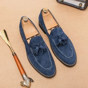 Sapatos de couro de camurça masculinos, mocassins vintage com borla pontiagudos, clássicos, casuais para dirigir, sapatos de casamento para homens