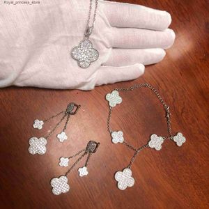 Bröllop smycken set grossist fyra bladblomma hängen lång set halsband örhängen kvinnor lyxiga utsökta smycken 925 sterling silver q240316