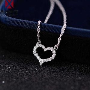 Designer Tiffay och Co Love Necklace Female Sterling Silver S925 Platerat 18K Vittguld Enkelt hjärthänge Cellavicle Chain