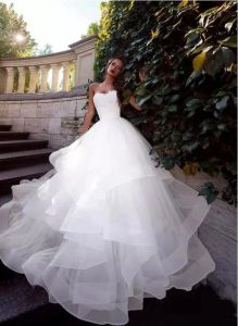 Najnowsze sukienki ślubne bez ramiączek Ruche Tiul Tiul Sweet Train Corset koronkowy wstecz proste suknie ślubne