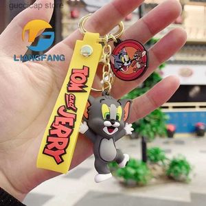 Keychains Lanyards Tom och Jerry Anime Cartoon Ornament Keychain Car Key Bag Pendant Söt Cat and Mouse Action Doll Collectibles Kids Gift Toys Y240316