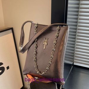 Koreansk mode fritidskedja liten väska för kvinnor 2024 Ny enkel textur fyrkantig högkvalitativ crossbody