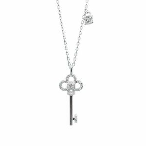 Designer Tiffay och Co Classic Sweater Chain Jewelry Crown Key Set Zircon Pendant Temperament Cleavicle Necklace Christmas Gift