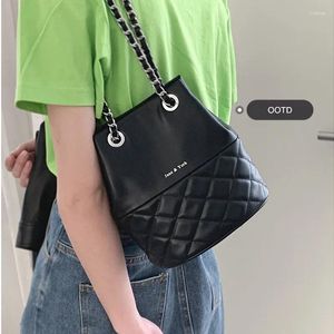Axelväskor hinkväska för kvinnor koreansk utgåva Instagram lingge chain pendlare hög kvalitet textur crossbody handväska