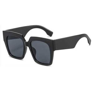 Designer New Fashionable Square Gradient Solglasögon Instagram Populär samma stil Walking Show Minimalist Trendy gränsöverskridande solglasögon 891f