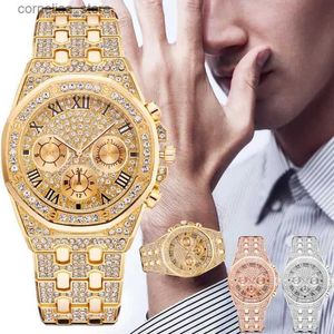 Altri orologi Moda uomo lusso a tre occhi pieno di diamanti modello romano acciaio inossidabile diamante multifunzione quarzo casual Y240316