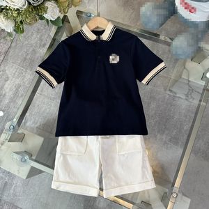 GU2024 High End Boys Suit Two-Piece Suit Kids 2024 Kids Designer Clothes Child Designer Brand Shirt Blue Shirt White Shorts Two-Piece Set Storlek 100-150 cm