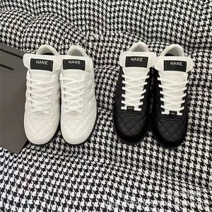 25% rabattskor 2024 Xiaoxiangling rutig för kvinnor Autumn Winter New Black and White Leather Colored Sports Ball Lace Up Casual Shoes
