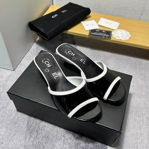 Sapatos femininos Designer de moda Sandálias de salto baixo Sandals de couro Luxúria sapato de peixe superior sapato de pé de ponta dos dedo do pé da rua Mulheres impressam duas l letra de alta qualidade chinelos de qualidade