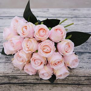 Kwiaty dekoracyjne 18pcs sztuczny bukiet róży wystrój ślubny