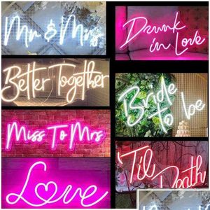 Decorazioni natalizie Personalizzate Led Mr And Mrs Bride To Be Neon Light Sign Decorazione di nozze Camera da letto Decorazione della parete di casa Festa di matrimonio De Dhzwk