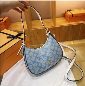 Womens 2024 New Crescent Bag designer Fashion Underarm Bag Simple Shoulder Bag Commuter Versatile Casual Bag