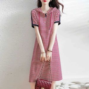 Grundlegende Freizeitkleider Mode mit Kapuze Knopf gespleißt koreanischen gestreiften Midi-Kleid Damenbekleidung 2023 Sommer neue kurze Sle Casual DressesC24315