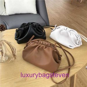 Bottgss Ventss Pouch designer tote bags on sale High quality calfskin Soft Leather Hand Bag Mini messenger bag With Real Logo