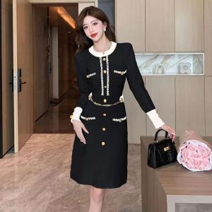 Mode 2024 Early Spring Women's Casual Wear Classic Sticked Dress Fashion Letter Mönster Summer Kortärmad högkvalitativ kvinnokläder