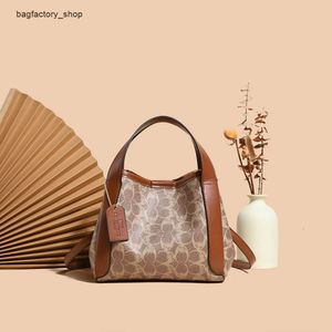 Limited Factory Clearance är Hot Seller av New Designer Handbags Soft Leather Large Capacity Fashionable Handbag Summer One Shoulder Bucket