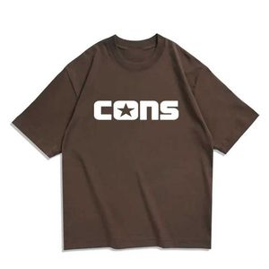 Mäns casual skjortor cons mens kvinnor bomull t-shirt sommaren amerikansk brun rund hals kortspirade toppar lösa fast färgtryck grundläggande t-shirtc24315