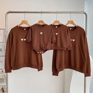 3XL Spring Family Matching Outfits Long Sleeve Hoodies Baby Bodysuit Cartoon Bear Mother And Father Kids Clothes Cotton Sweater 240315