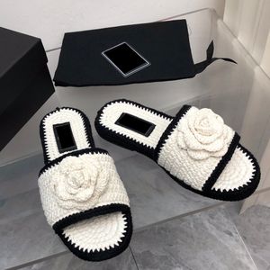 Womens Designer Slippers Camellia Shoe Flat Sandals Hand Woven Crochet Floral Slippers Heavy Wool Thread Woven Summer Sandals Beach Shoes With Dust Bag