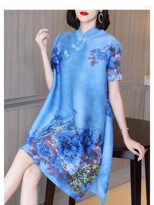 ミヤケの折りたたみ中国語スタイルのプリントスタンドカラー半袖のビーズストレートドレスを販売するパーティードレス