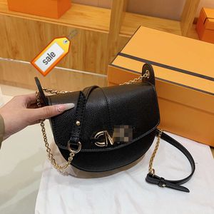 Alışveriş Çevrimiçi Çıkın Bir niş tasarım Işık Lüks Eyer Çantası 2024 Yeni üst düzey ve çok yönlü düz renkli şık tek omuz crossbody