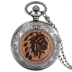 Pocket Watches unik present Personlig unisex stor klock Walnut Old Man Small Wood Chip med smal kedja Vintage Pendant Clock