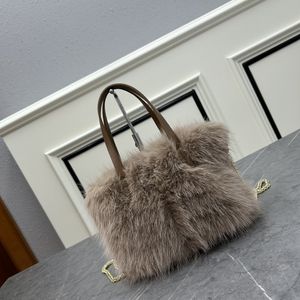 Designer bag new tote bag autumn/winter wool fur bag bling bling shoulder bag can also be carried by crossbody a popular banquet bag