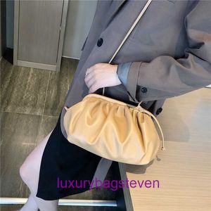 Wholesale Top Original Bottgss Ventss Pouch tote bags online shop French niche design texture underarm 2024 handheld cloud bag womens With Real Logo KLD1