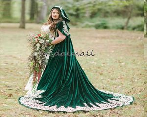 Dunkelgrüner Winter-Hochzeitsumhang aus Samt mit Kapuze, Spitzenapplikationen, langer Brautumhang, Bolero-Wickel, Hochzeitsaccessoires7230903