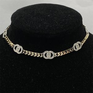 Girocollo rotondo scenografo di collana diamantato per donne collana di gioielli con catena intrecciata collane classica di designer di pietre preziose.