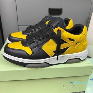 Fashion Black Sports Shoes مصمم فاخر أعلى أحذية عارضة أسهم بيضاء على كلا الجانبين أحذية التزلج السوداء والعليا