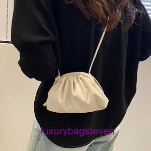 Роскошные дизайнерские сумки-тоут Bottgss Ventss Pouch, интернет-магазин Французская нишевая маленькая женская сумка 2024 года, новая модная осенне-зимняя сумка высокого класса с настоящим логотипом