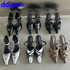 In moda sexy T-Strap scarpe con tacco da donna diapositive femminili ciabatte con punta a punta rivetto donna scarpe con tacco alto sottile calzature 240312