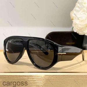 Luxury Tom Solglasögon Men Designer Solglasögon Acetat Chunky Frame 1044 TF Solglasögon Glasögon Fashion Ford For Women Black Sport Styles Tom Fors Solglasögon 998