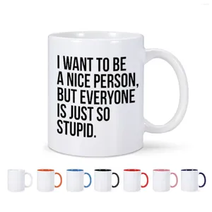 Muggar jag vill vara en trevlig person men alla är bara så dumma kaffemugg keramisk te mjölk kopp för vän kollegor sarkastisk gåva